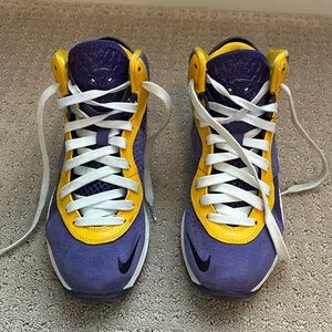 Nike Lebron VIII GS Lakers CT5115-500 - Court Purple / Gold - Sz 5Y